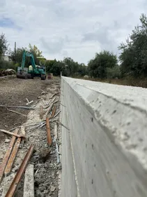 Dettaglio muretto in cemento