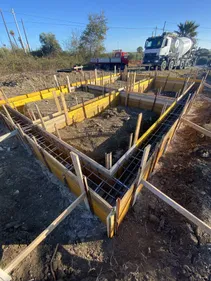 Base struttura con armatura in ferro