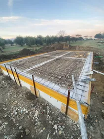 Riempimento base struttura e aggiunta armatura in ferro