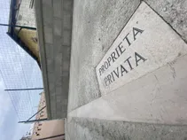 Dettaglio muretto e marciapiedi completato