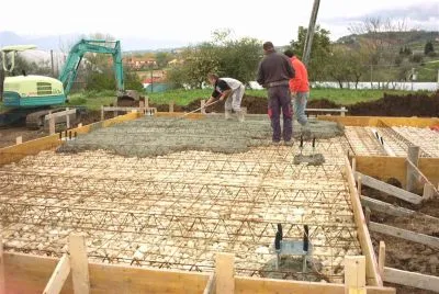 Perforazione terreno in corso